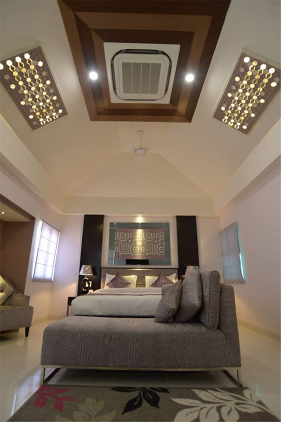 Deluxe Room | Living area | LCD TV