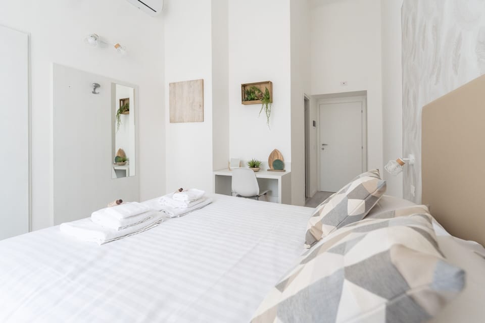 Room (4) | Iron/ironing board, free WiFi