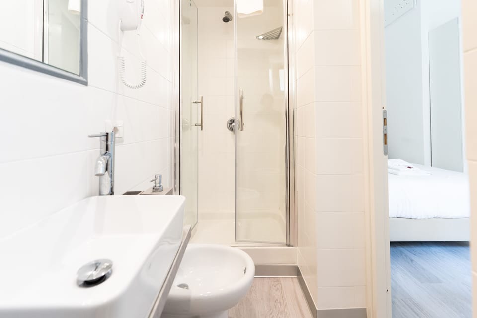 Quadruple Room | Iron/ironing board, free WiFi