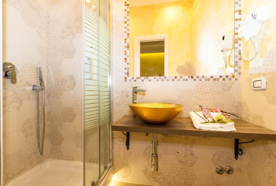 Triple Room | Soundproofing, free WiFi