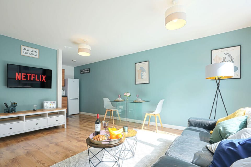 Sit back and relax in the living room equipped with a large 50'' Smart TV and a comfortable 3 seater sofa