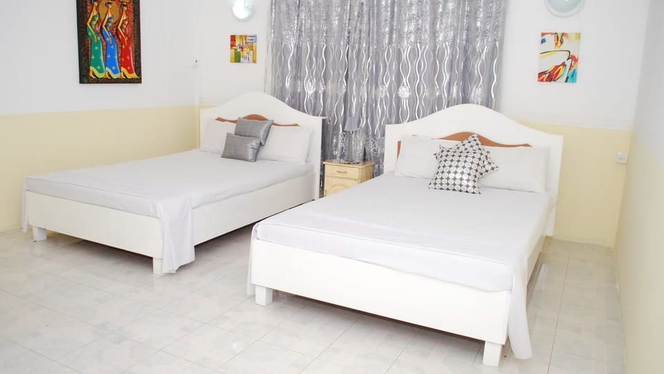 Family Room | In-room safe, iron/ironing board, WiFi (free)