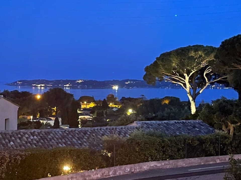 night mood with the Gulf of St Tropez in the back