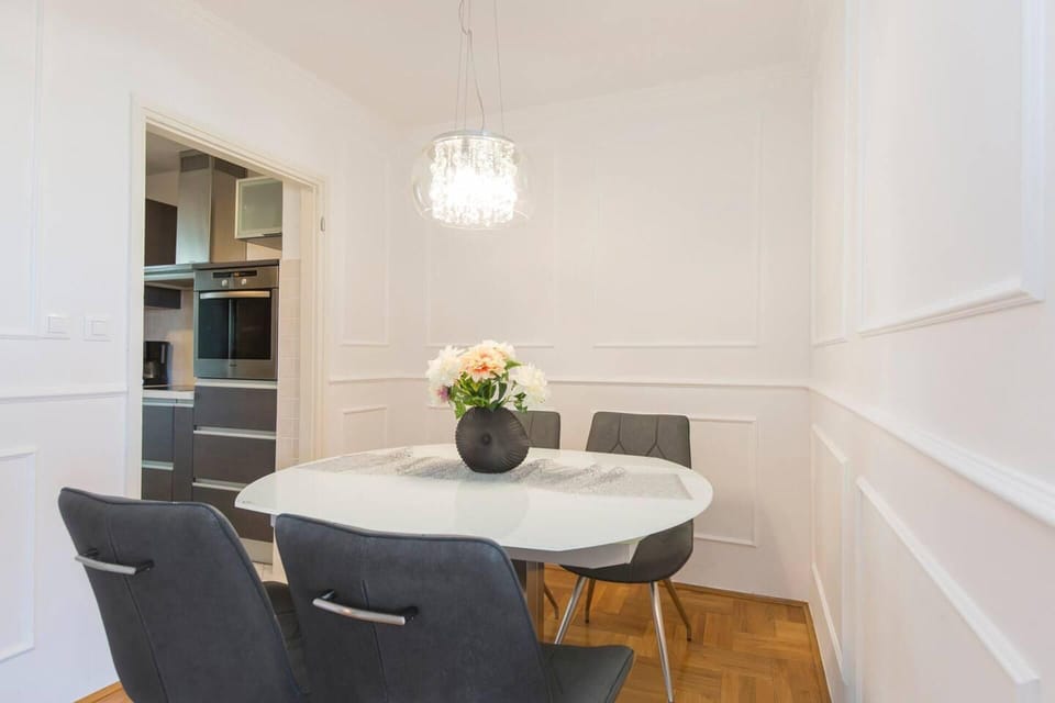 Apartment | Private kitchen | Fridge, microwave, oven, stovetop
