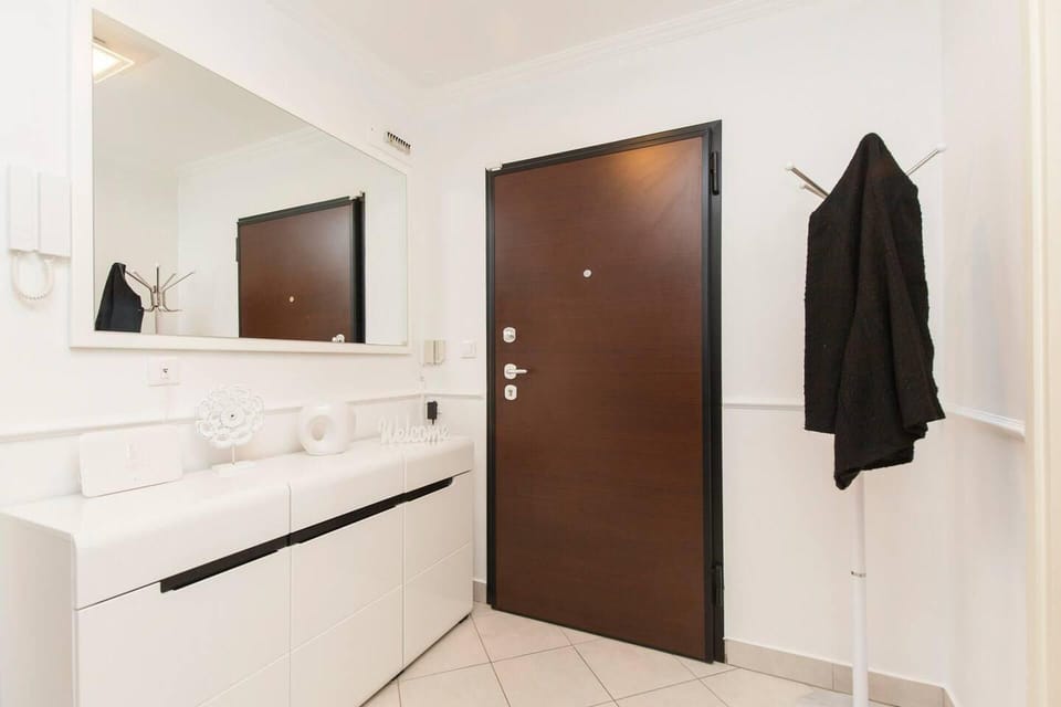 Apartment | Bathroom | Shower, hair dryer, towels