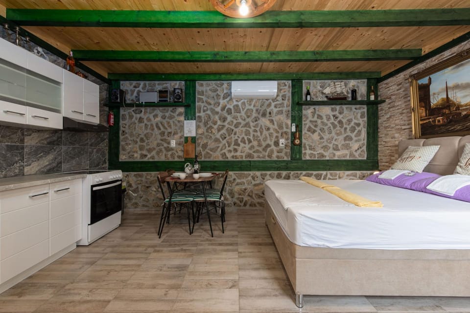 House | 8 bedrooms