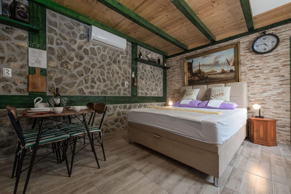 House | 8 bedrooms