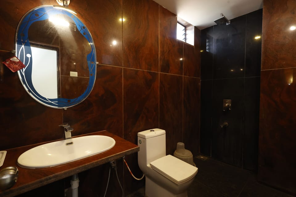 Premium Room with Balcony and Sea View | Bathroom | Shower, eco-friendly toiletries, hair dryer, slippers