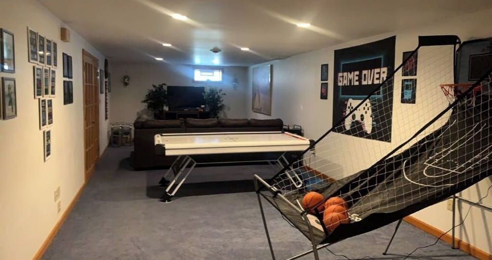 Basement, Living room, Game room