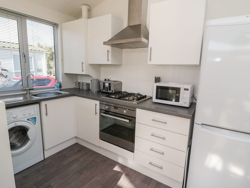 Cottage | Private kitchen | Fridge, dishwasher, electric kettle, toaster