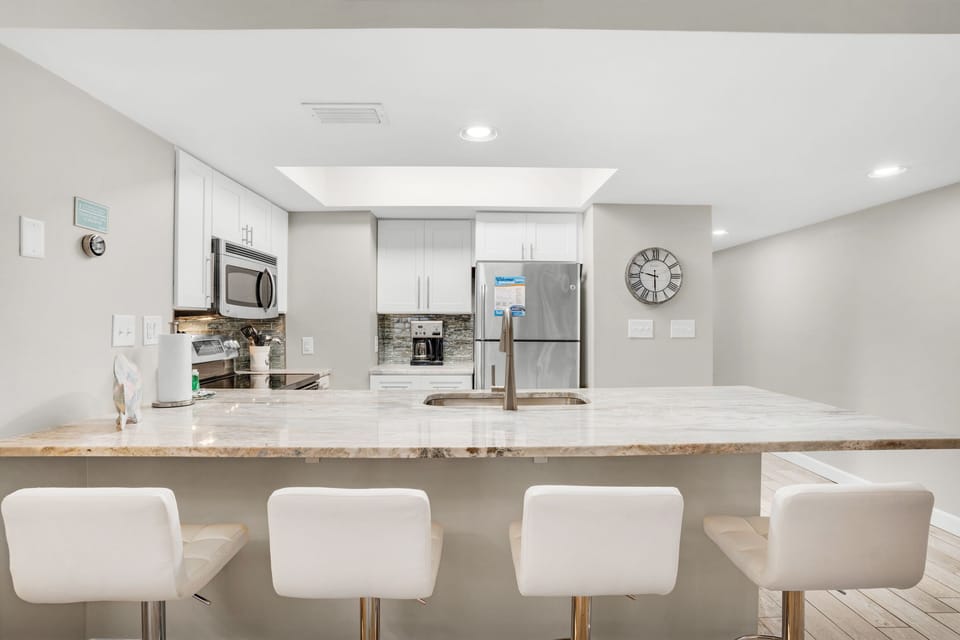 Eat-in bar seating