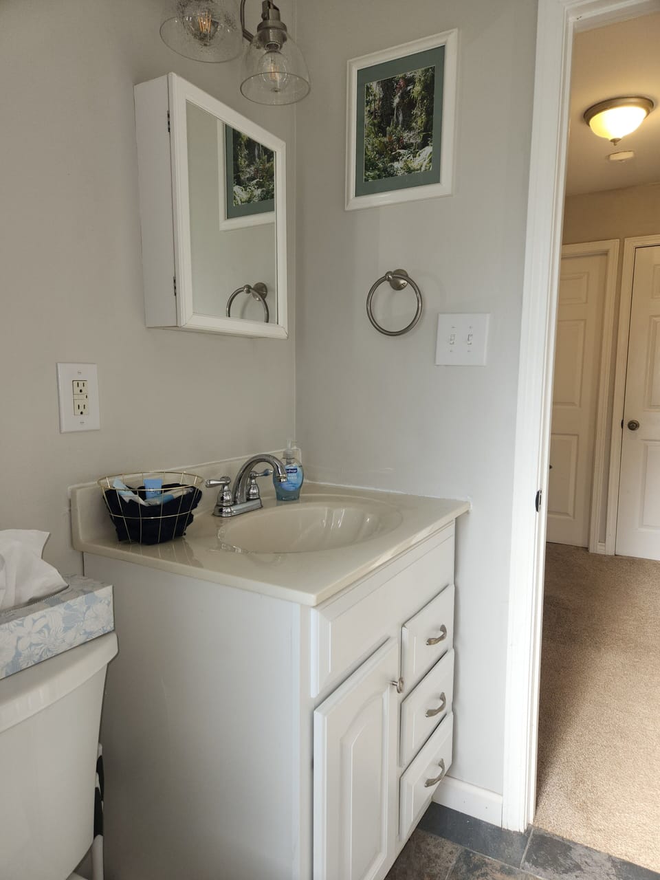Full bathroom with built in tub/shower