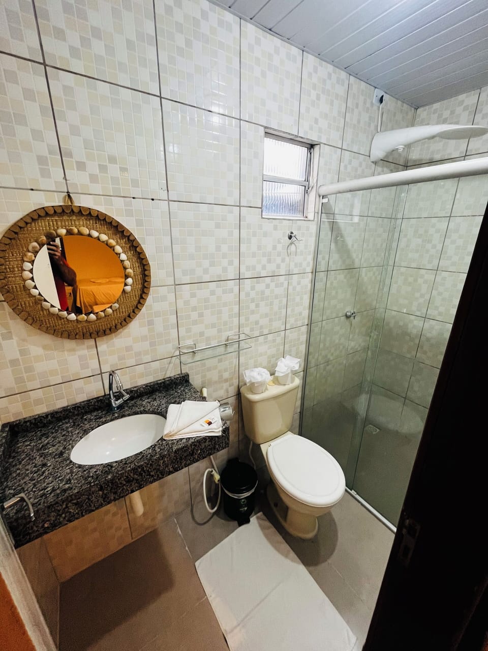 Traditional Quadruple Room | Bathroom | Shower, free toiletries, hair dryer, towels