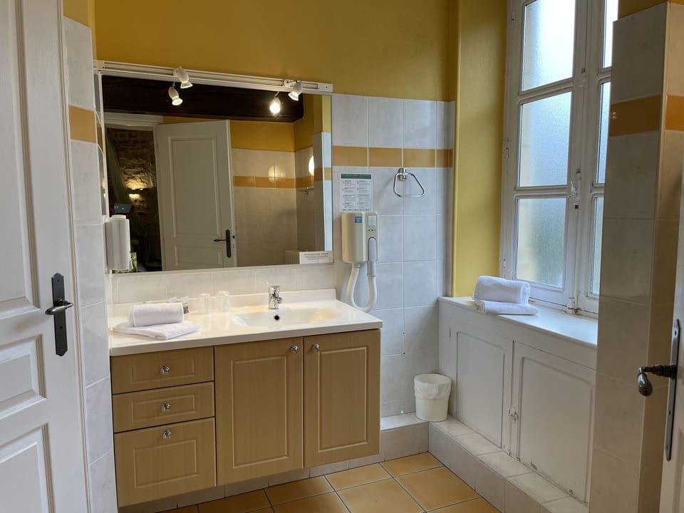 Superior Double Room, 1 Double Bed, Non Smoking | Bathroom | Hair dryer