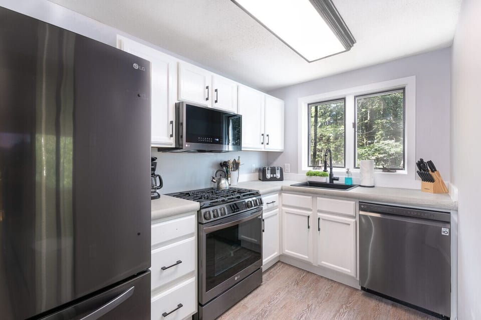 Fully equipped kitchen with all the cooking essentials you need!