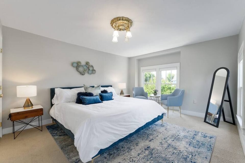 Owner suite bedroom with King Bed and Smart TV