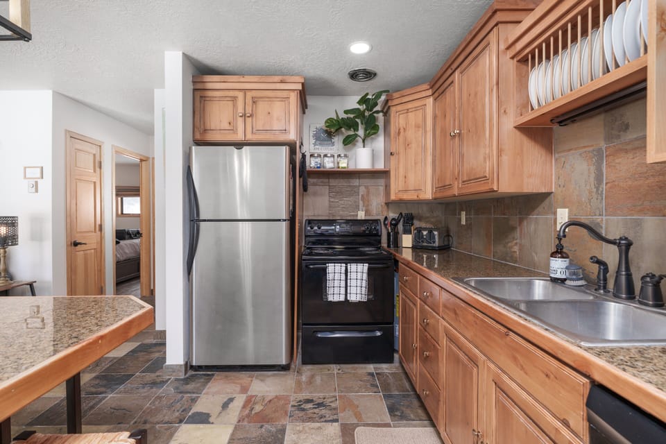 Fridge with ice maker
