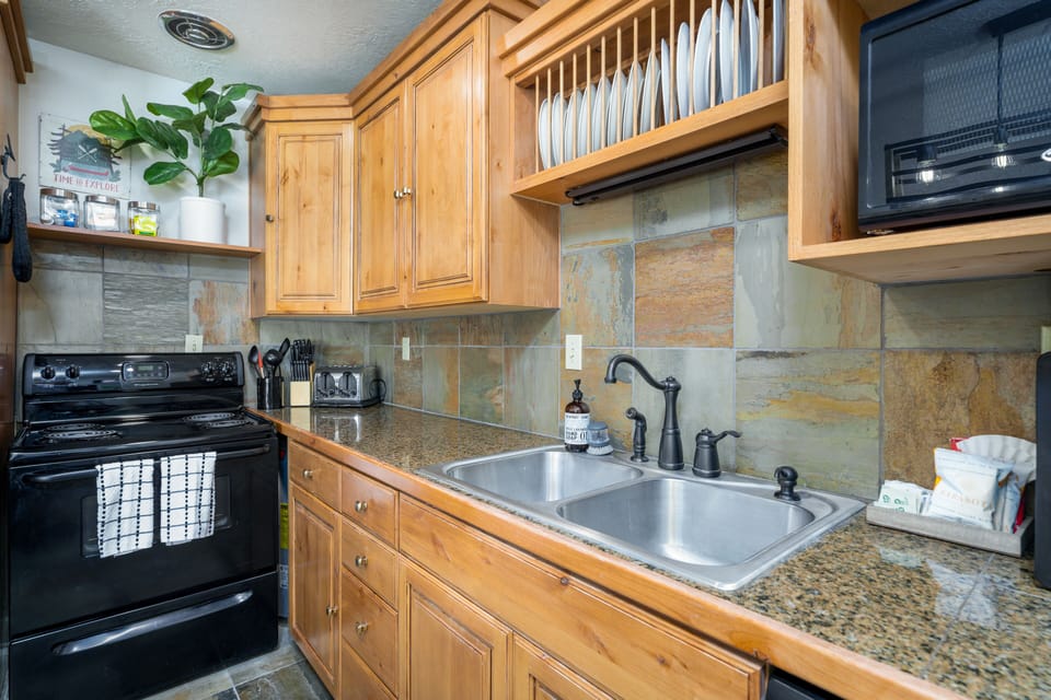 Fully stocked Kitchen 