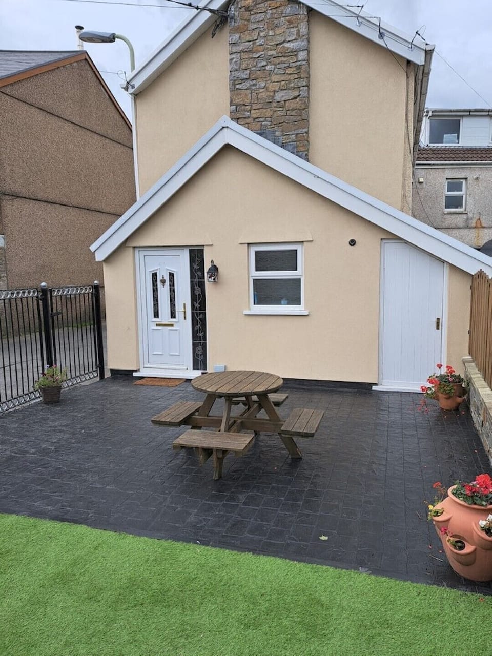 Great outdoor space to enjoy with friends