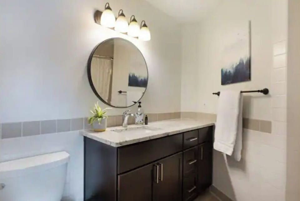 Private full bathroom with linens, and bathtub/shower