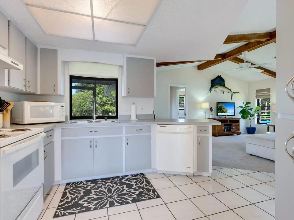 Open floor plan!