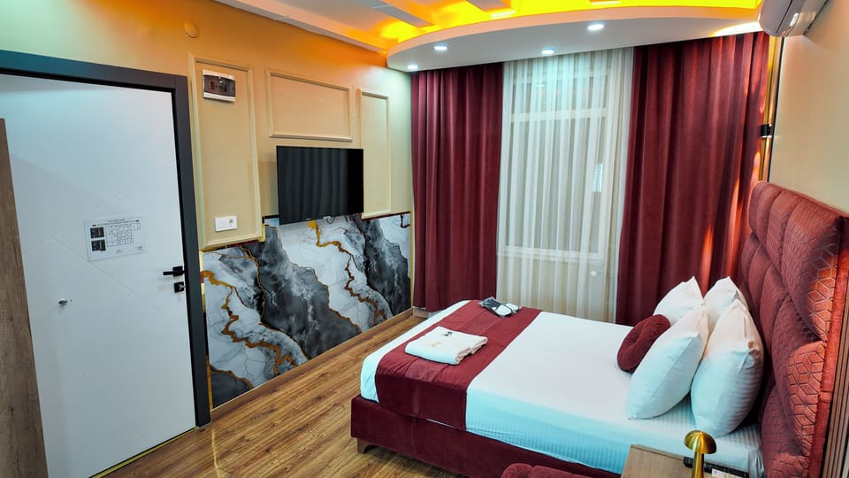 Deluxe Room | Premium bedding, down comforters, minibar (free items), desk