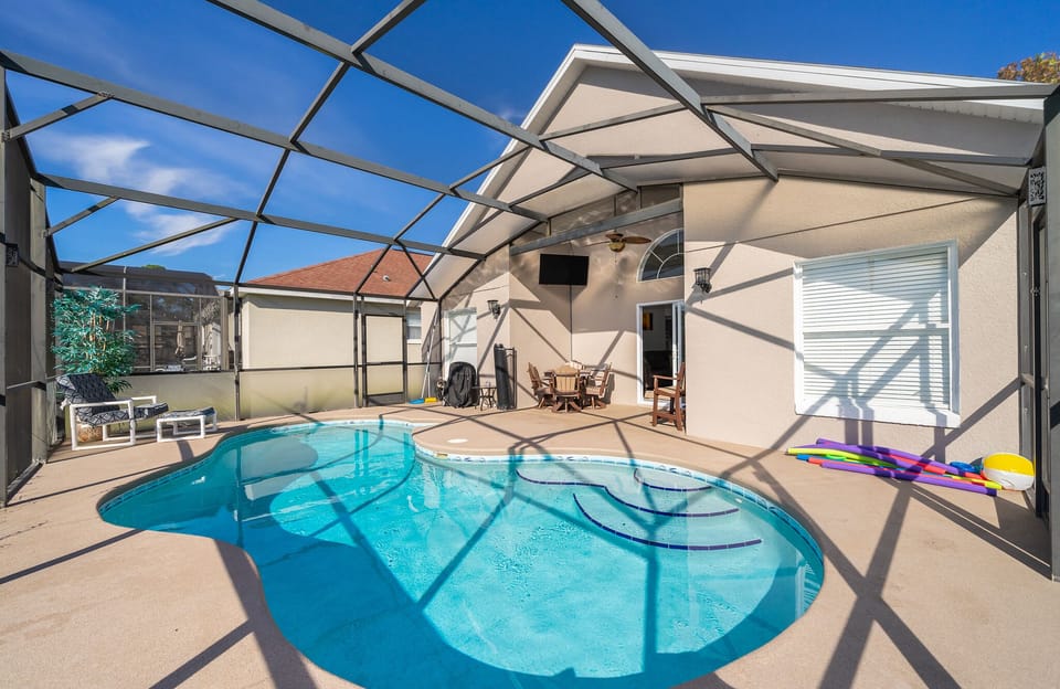 Outdoor pool, sun loungers