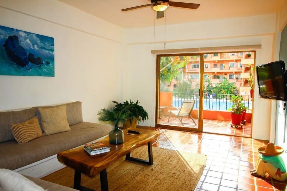 Comfort Apartment | Living area | 33-inch TV with cable channels