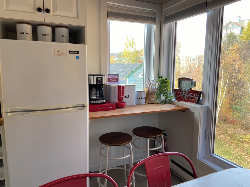 Coffee station with complimentary coffee and tea for guests.