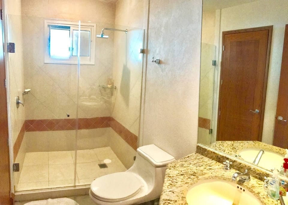 Combined shower/tub