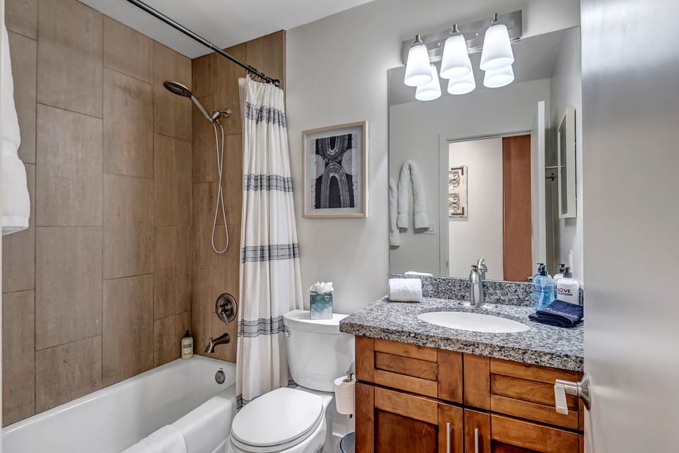Full Shared Bathroom Two with Tub/Shower Combo