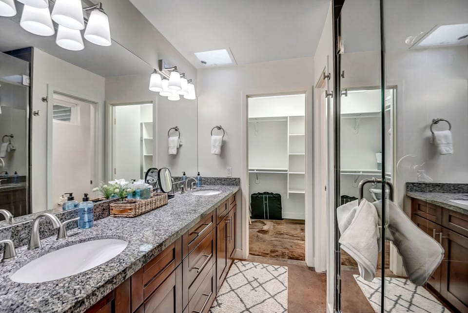 Master En Suite Bathroom