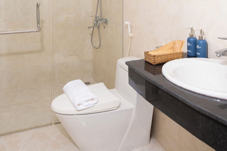 Deluxe Triple Room | Bathroom | Rainfall showerhead, designer toiletries, hair dryer, slippers