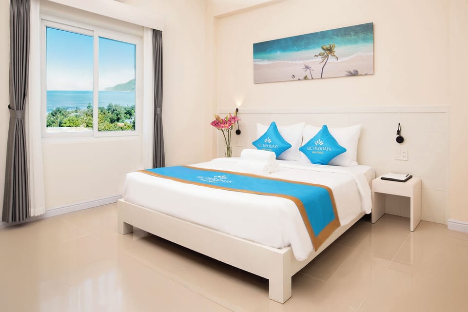 Premier Double Room, Ocean View | Free minibar, desk, blackout drapes, iron/ironing board