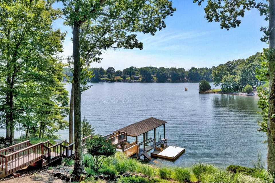 Beautiful view of Smith Mountain Lake