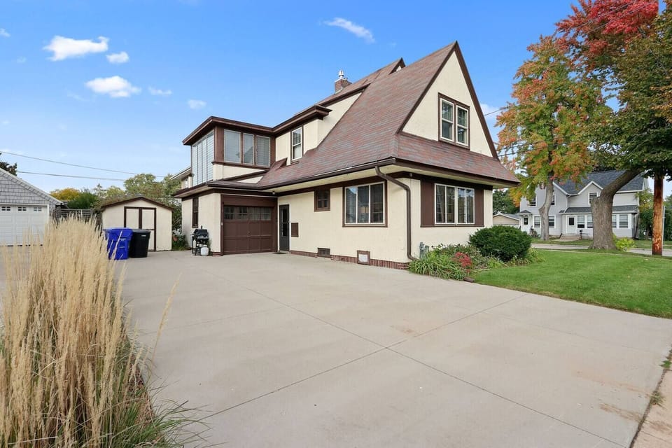 The large driveway has plenty of off street parking for up to 4 vehicles.