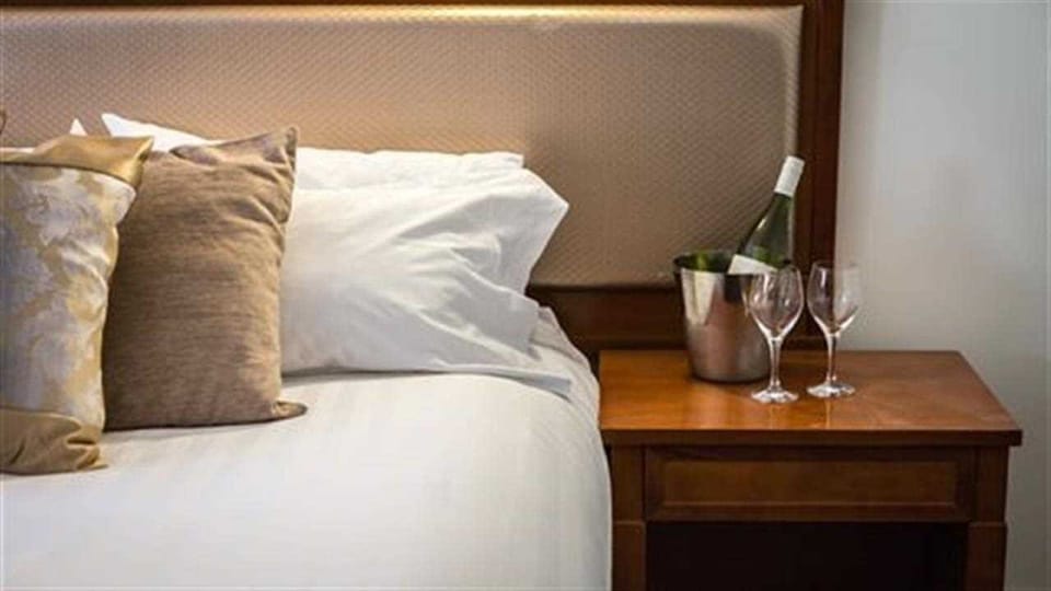 In-room safe, desk, iron/ironing board, cribs/infant beds