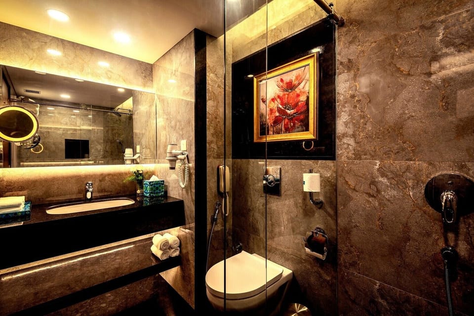 Family Room | Bathroom | Free toiletries, hair dryer, bathrobes, slippers