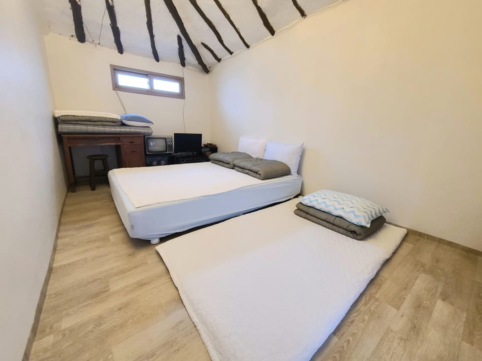 Classic House | 1 bedroom, hypo-allergenic bedding, laptop workspace, iron/ironing board