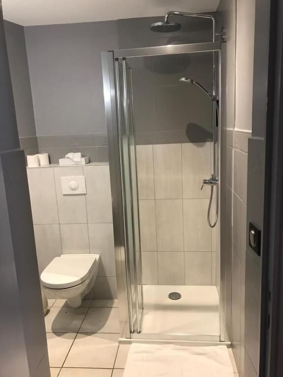 Basic Double Room | Bathroom