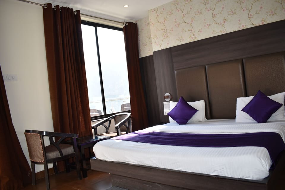 Deluxe Room, 6 Bedrooms, Mountain View | Individually furnished, desk, free WiFi, bed sheets