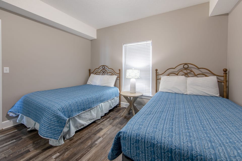 2nd bedroom with 2 queen size beds.