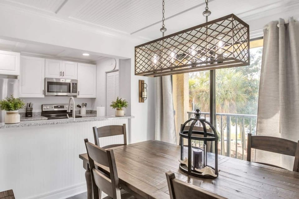 Serve your delicious meals easily at the lovely dining table.