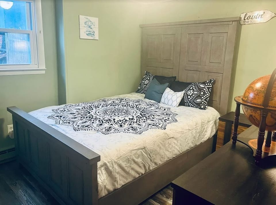 Downstairs queen bedroom