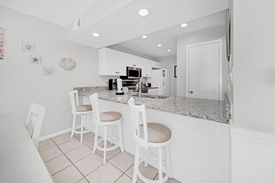 Eat-in bar seating
