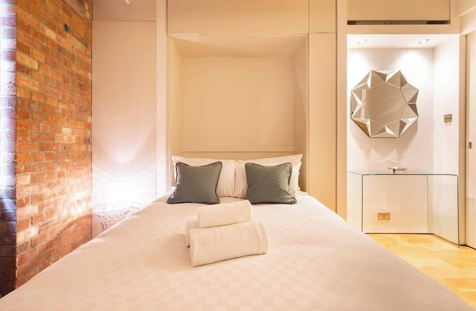 Double bed - Bedroom 2