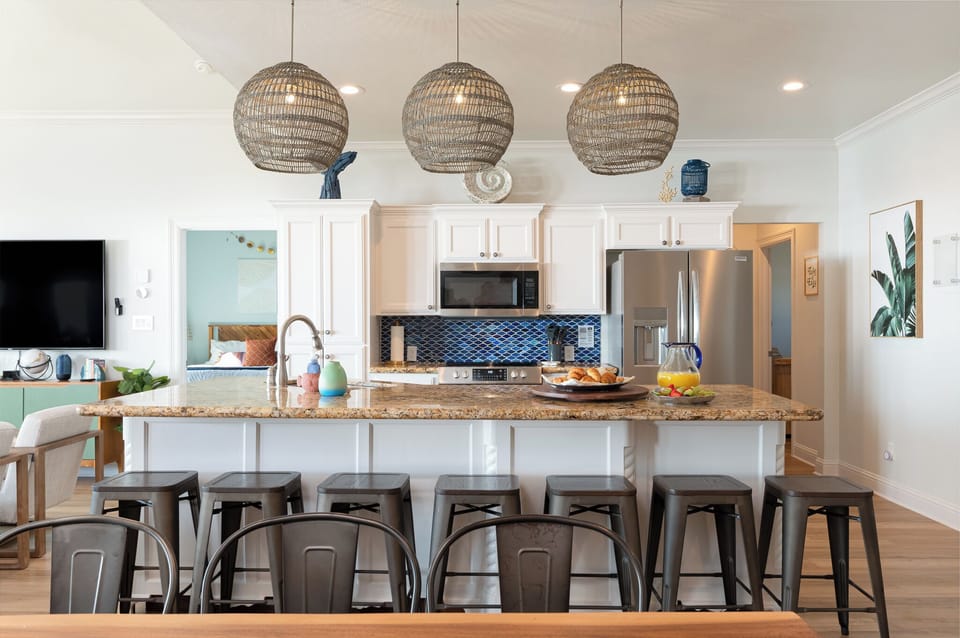 Awesome kitchen! Fully stocked!