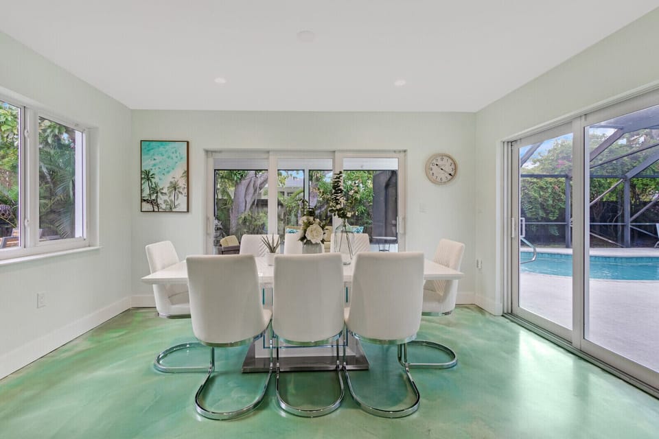 [Dining area]
