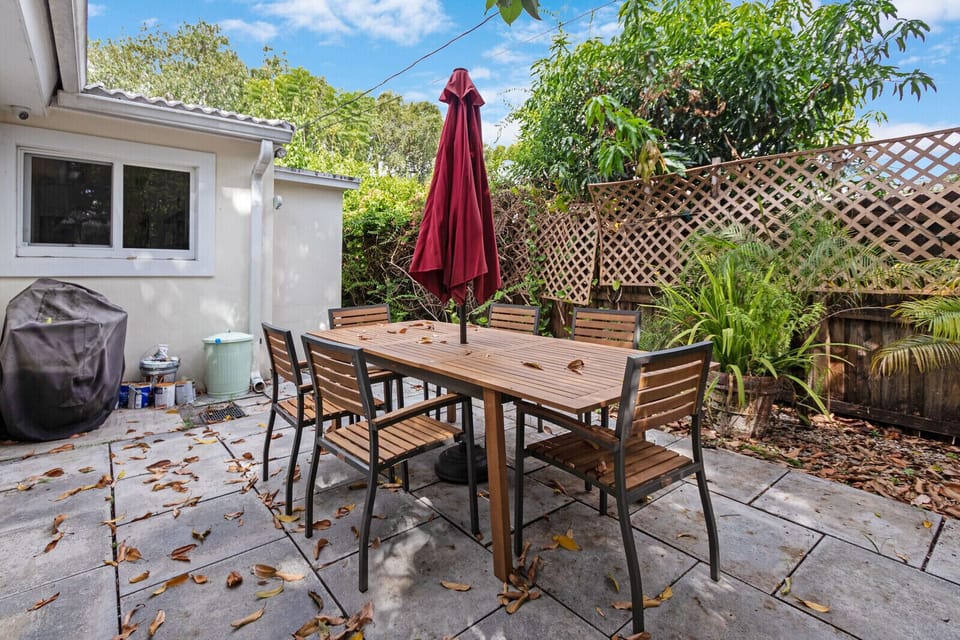 Outdoor dining