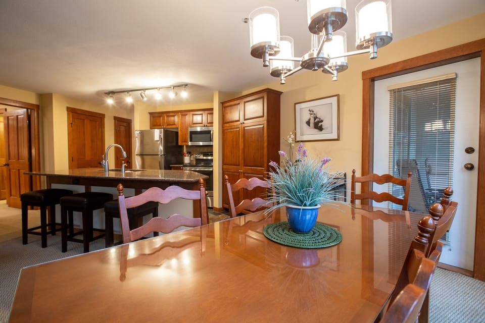 Hardwood, Flooring, Floor, Indoors, Living Room